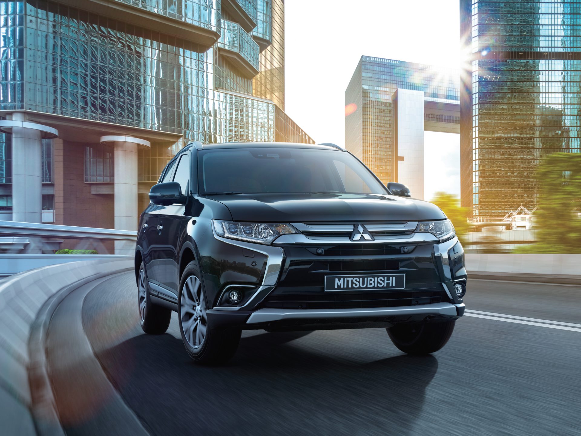 mitsubishi-outlander-ckd-2018-hanoiauto-com-vn-gia-xe-thap-nhat-phan-khuc