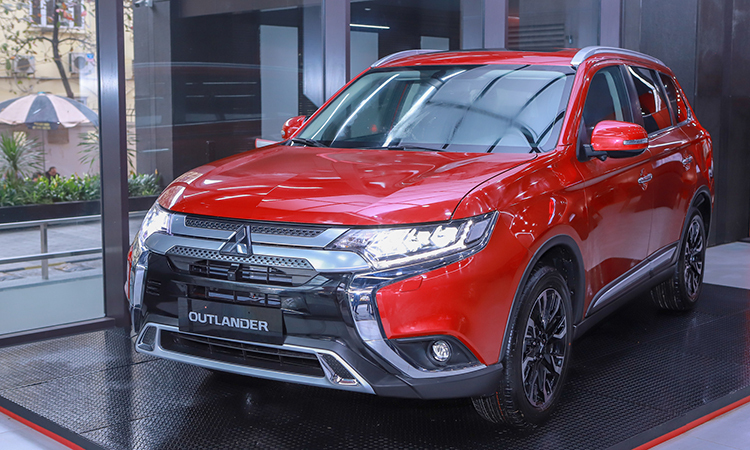 Mitsubishi Outlander 24 CVT Premium 2022 thông số giá bán khuyến mãi